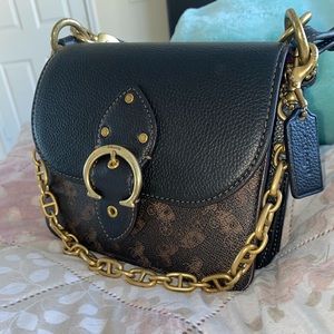 der Bag Crossbody In Signature Canvas